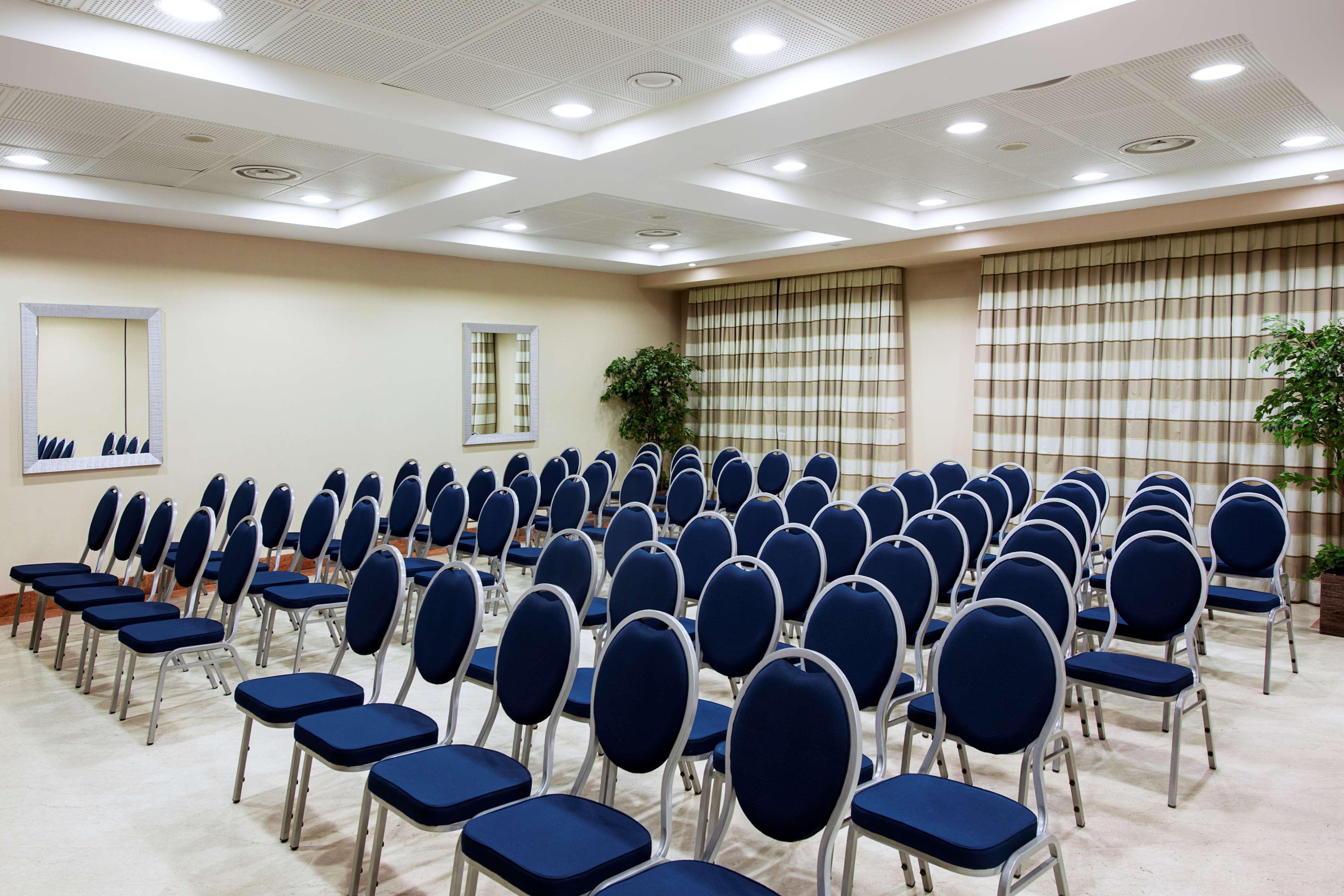 NH Timisoara Hotel Bagian luar foto