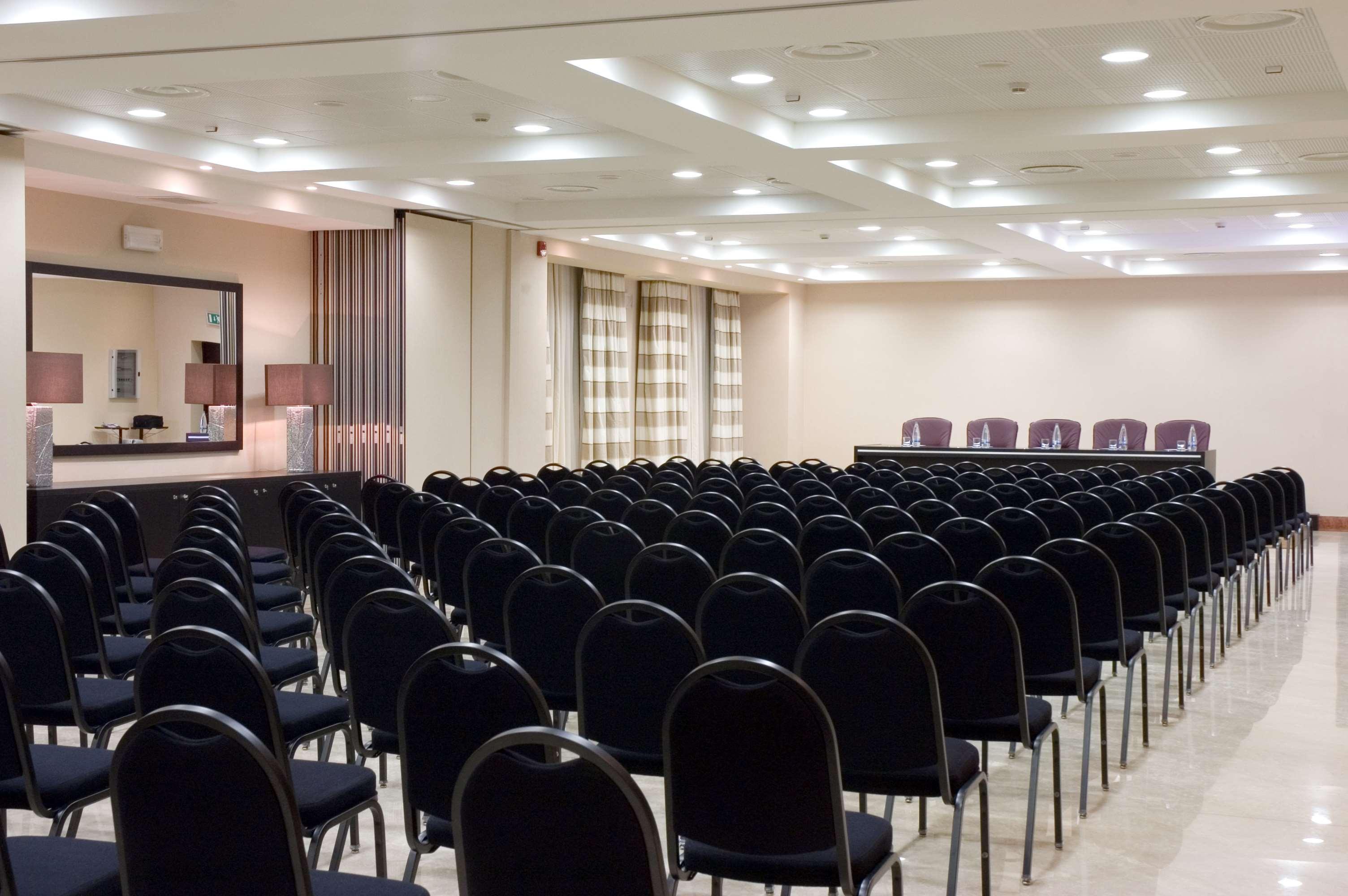 NH Timisoara Hotel Bagian luar foto